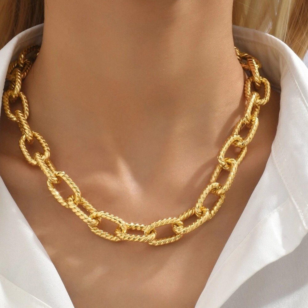 Luxe Chunky Textured Chain Necklace